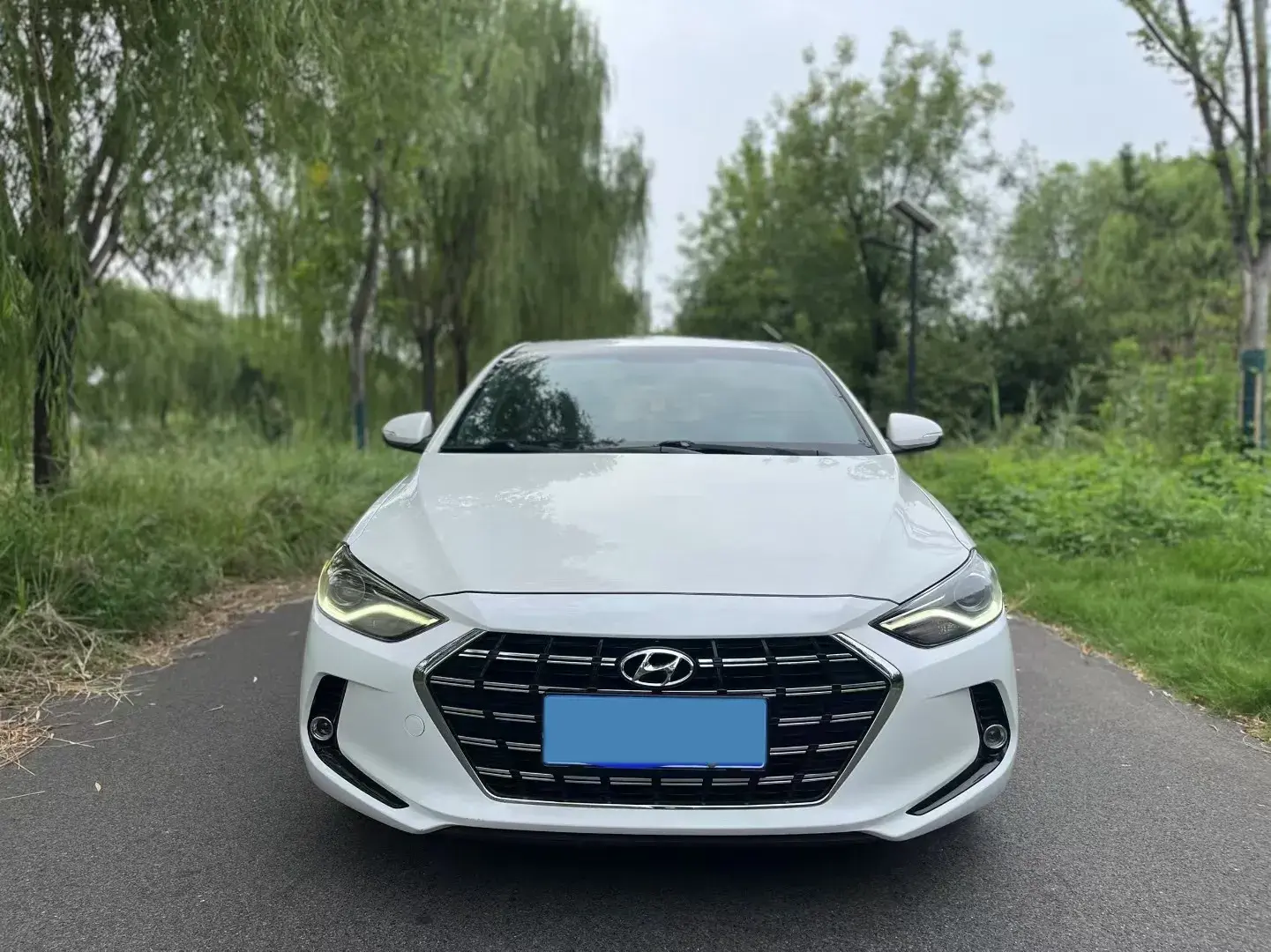 2019 HYUNDAI ELANTRA thumbnail 2