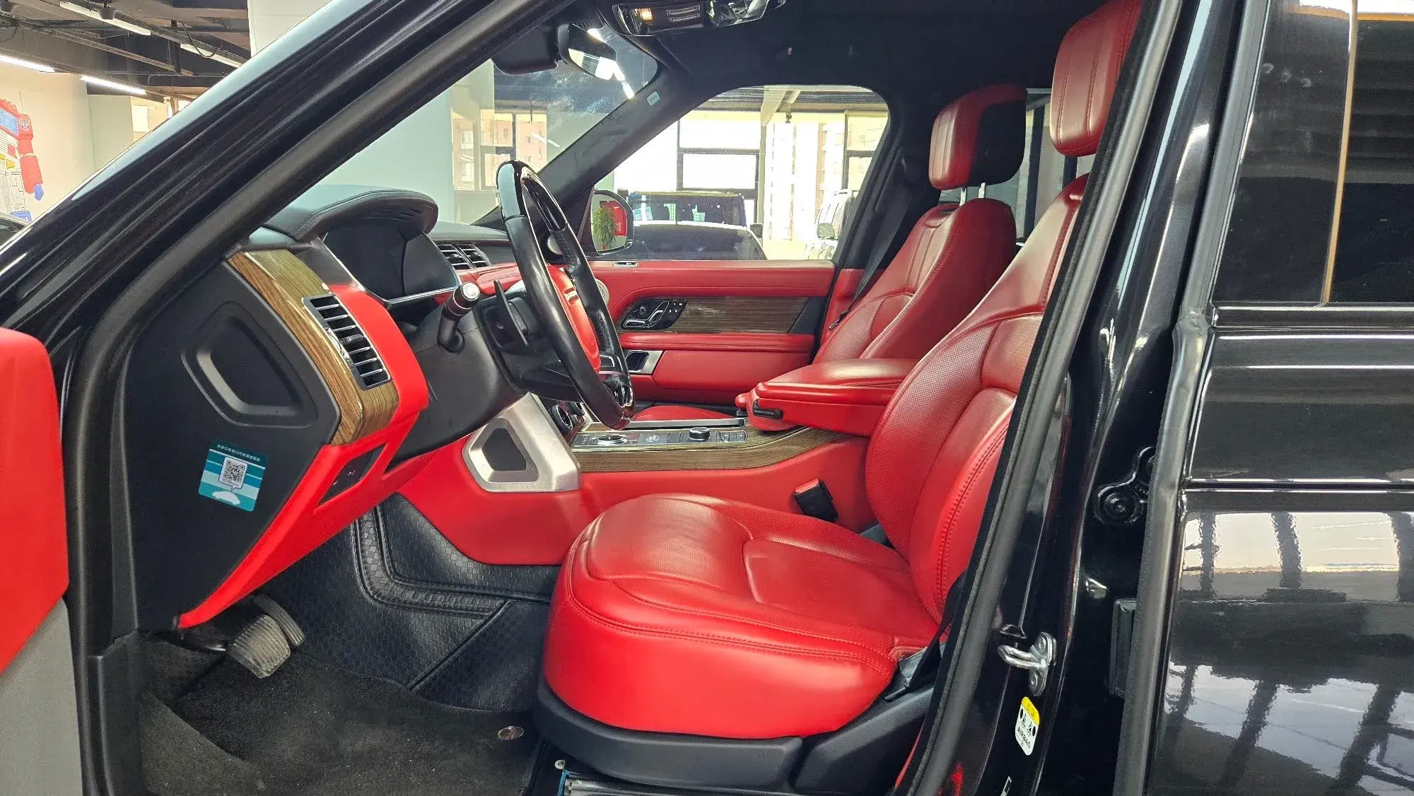 2019 LAND ROVER thumbnail 4