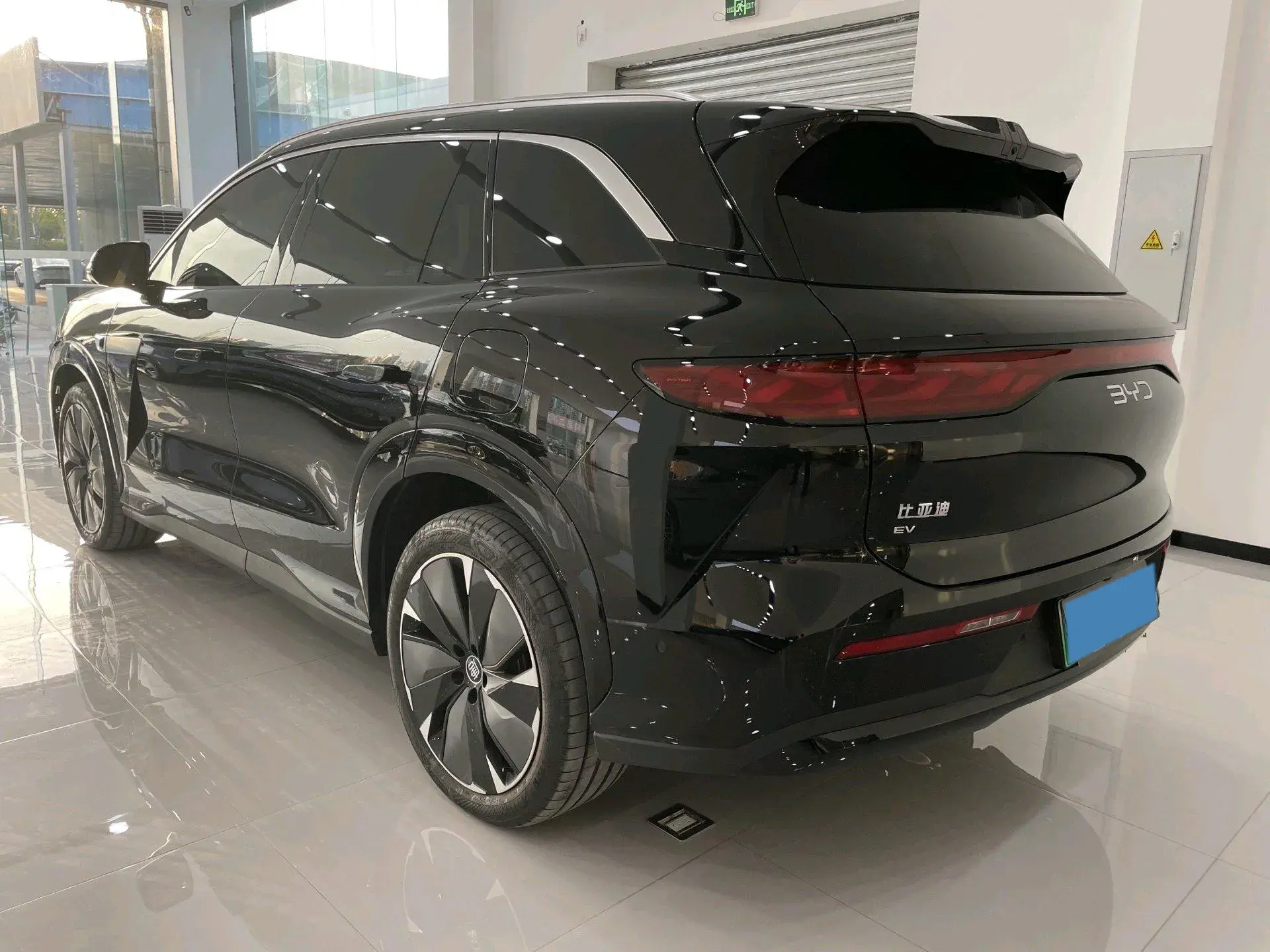 2025 BYD TANGL thumbnail 4