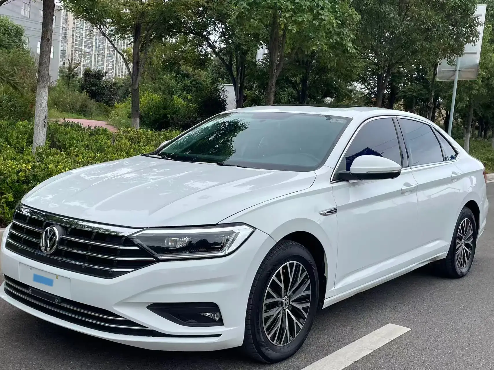 2021 VOLKSWAGEN SAGITAR view 1