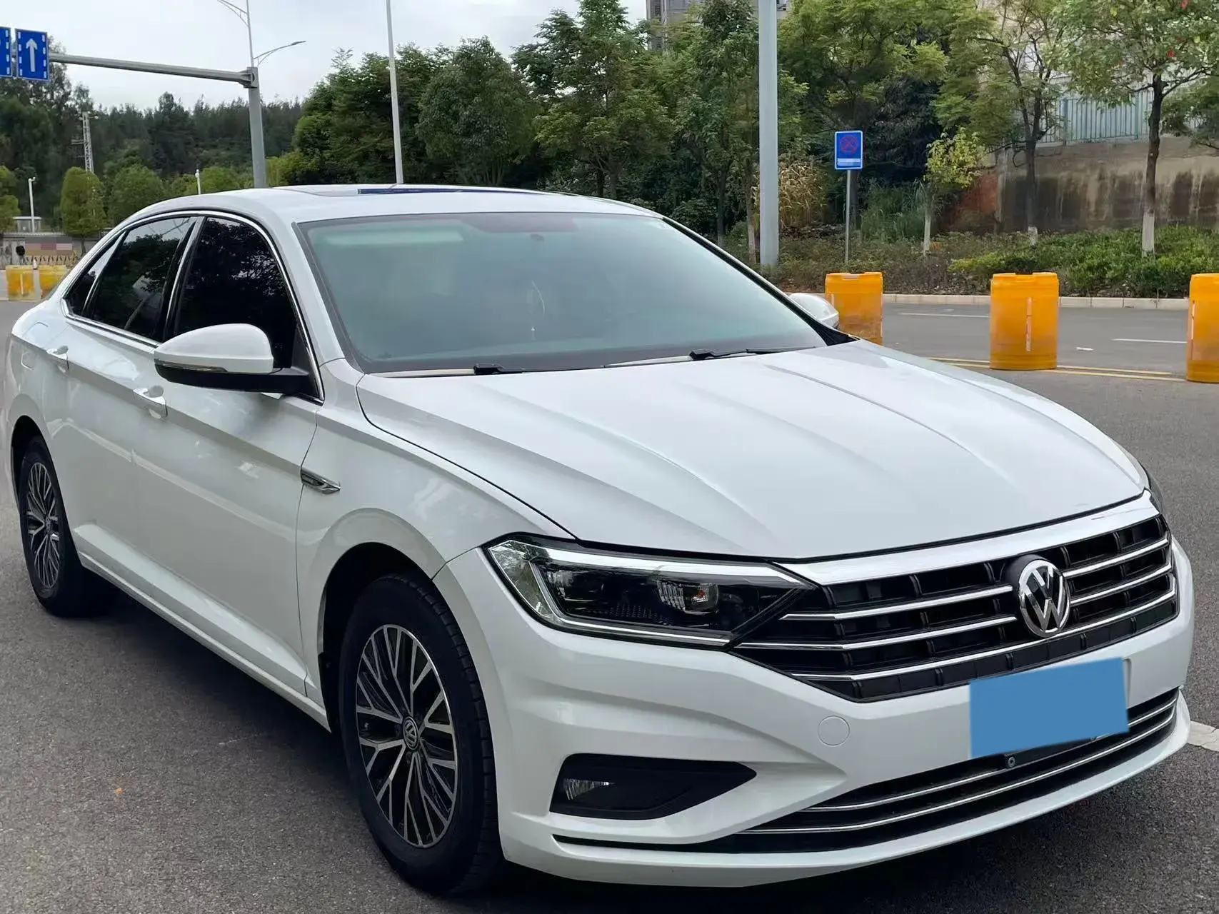 2021 VOLKSWAGEN SAGITAR thumbnail 3