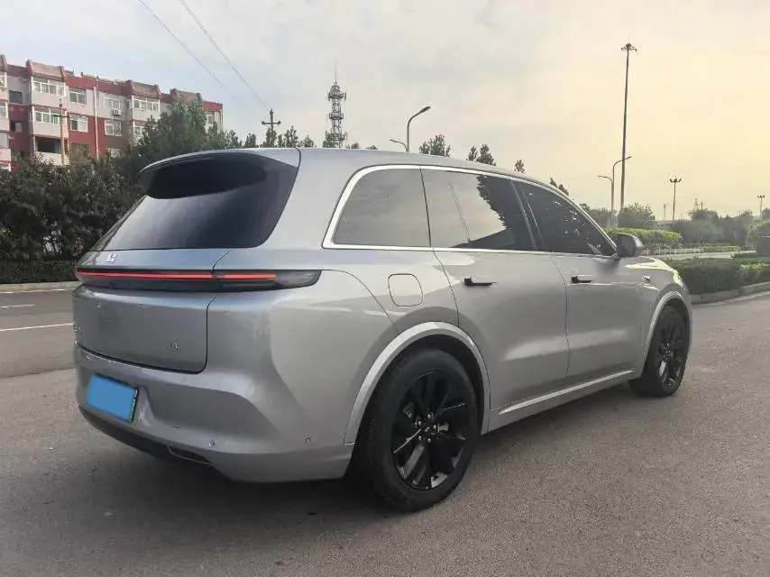 2023 LI L8 thumbnail 4