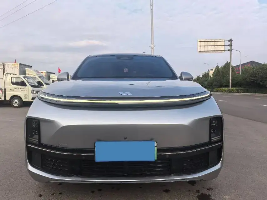 2023 LI L8 thumbnail 3