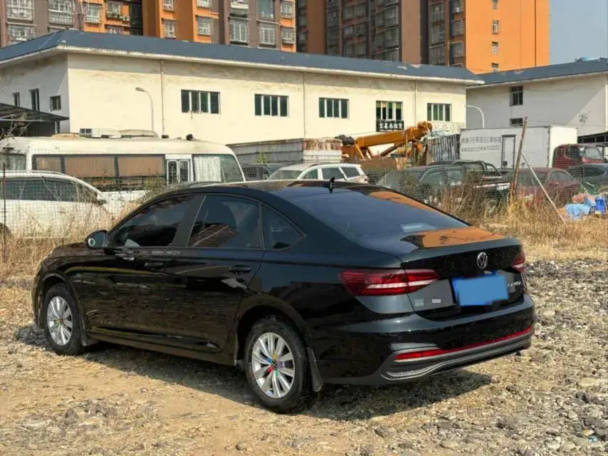 2023 VOLKSWAGEN LAVIDA thumbnail 2