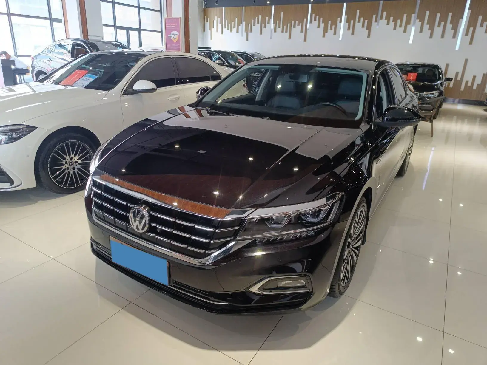 2019 VOLKSWAGEN PASSAT view 1