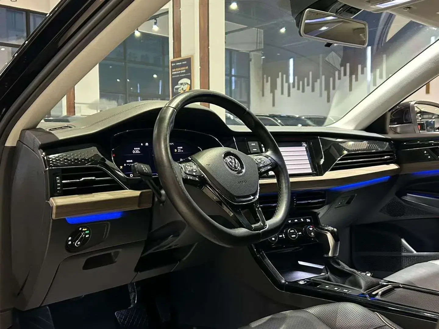 2019 VOLKSWAGEN PASSAT thumbnail 2