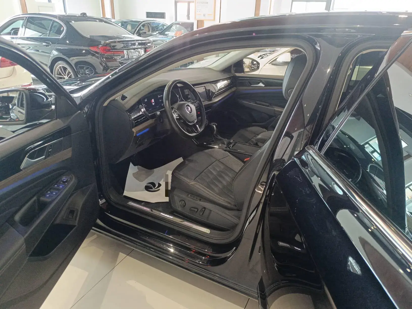 2019 VOLKSWAGEN PASSAT thumbnail 4