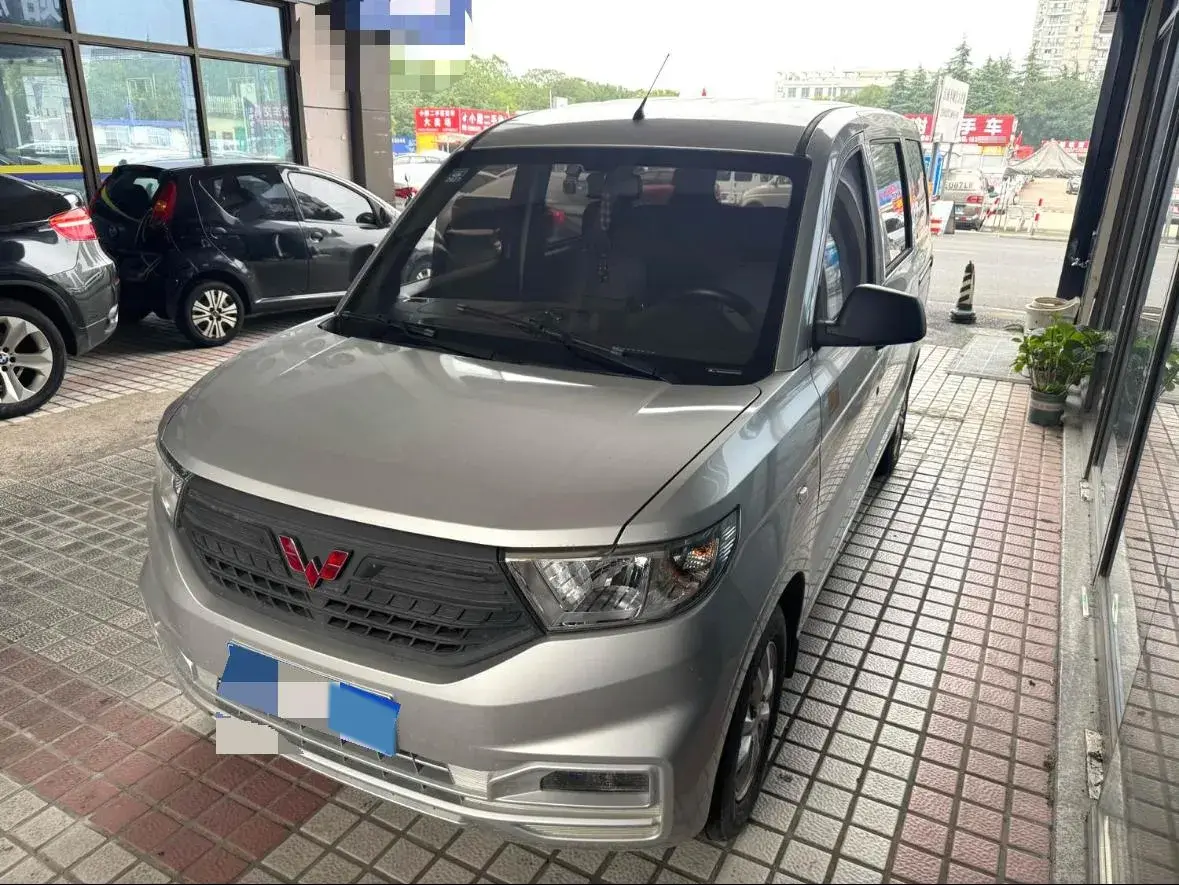 2022 WULING HONGGUANG view 1