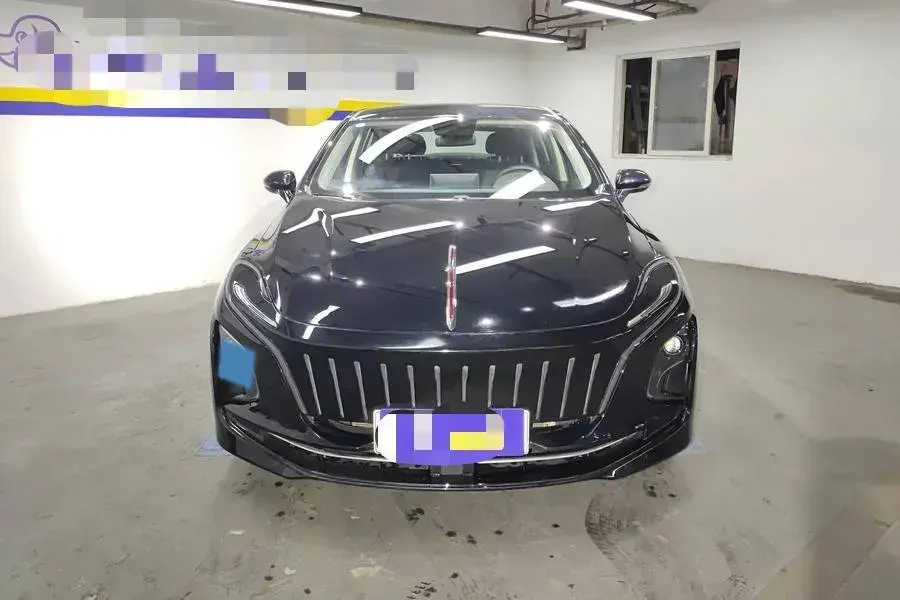 2023 HONGQI E-QM5 thumbnail 3