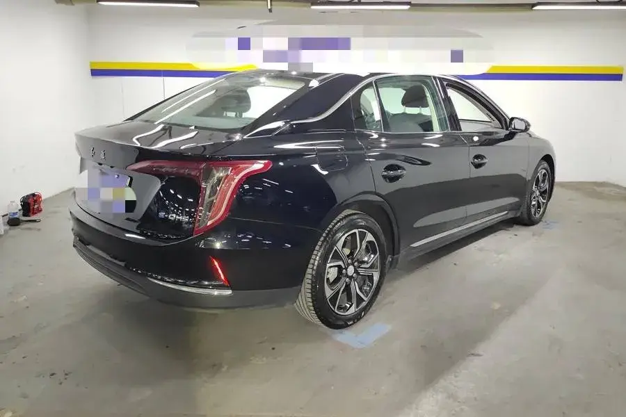 2023 HONGQI E-QM5 thumbnail 2