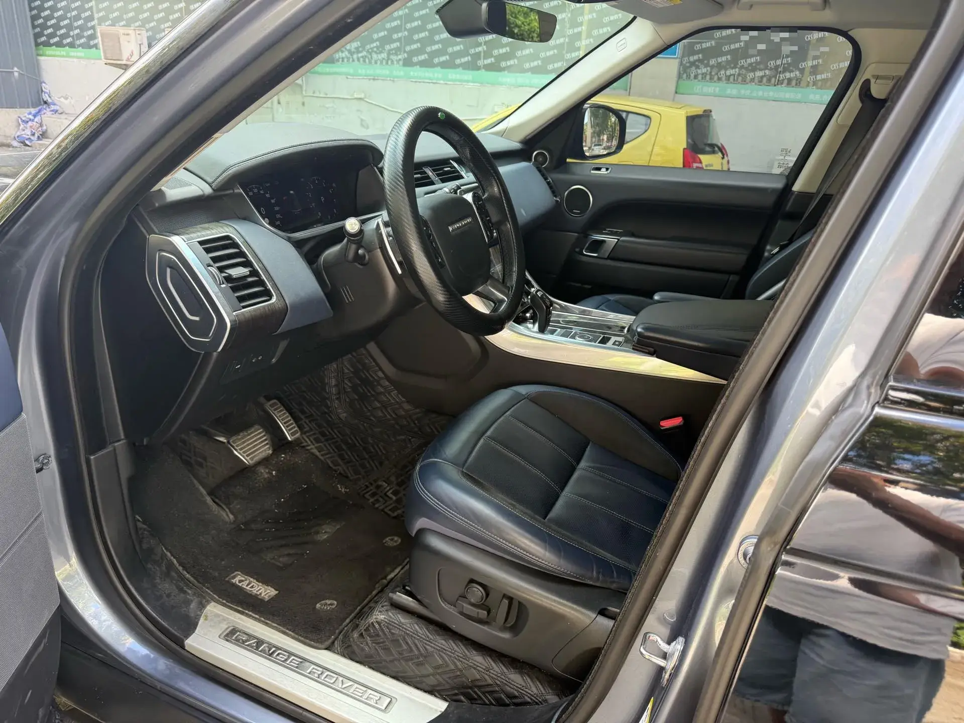 2021 LAND ROVER thumbnail 3