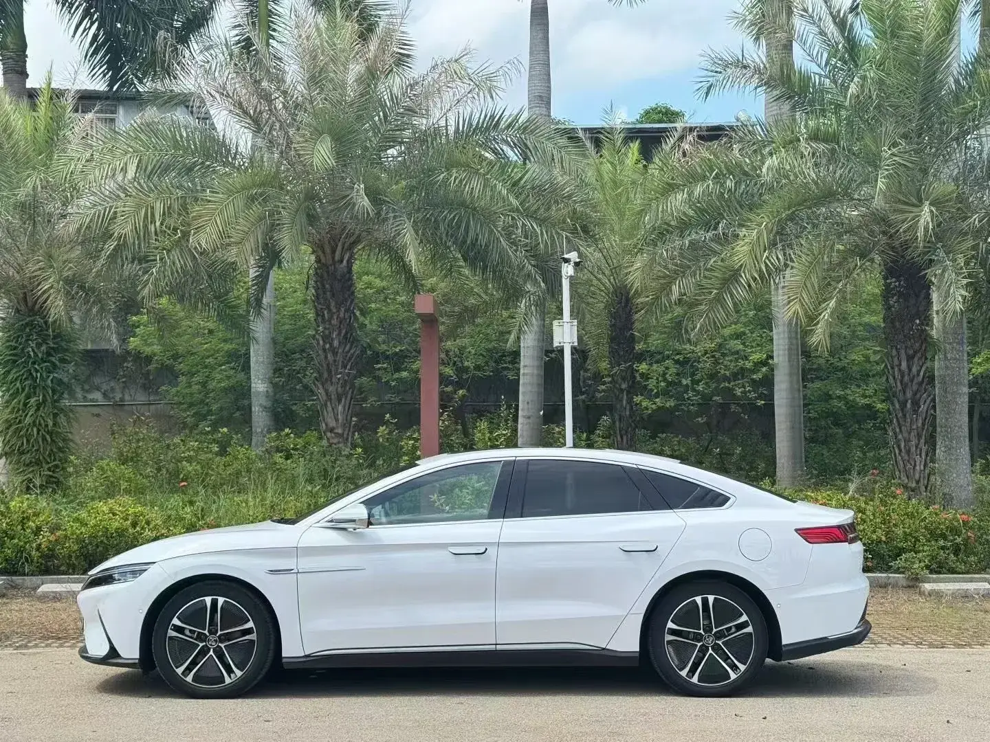 2020 BYD HAN thumbnail 2