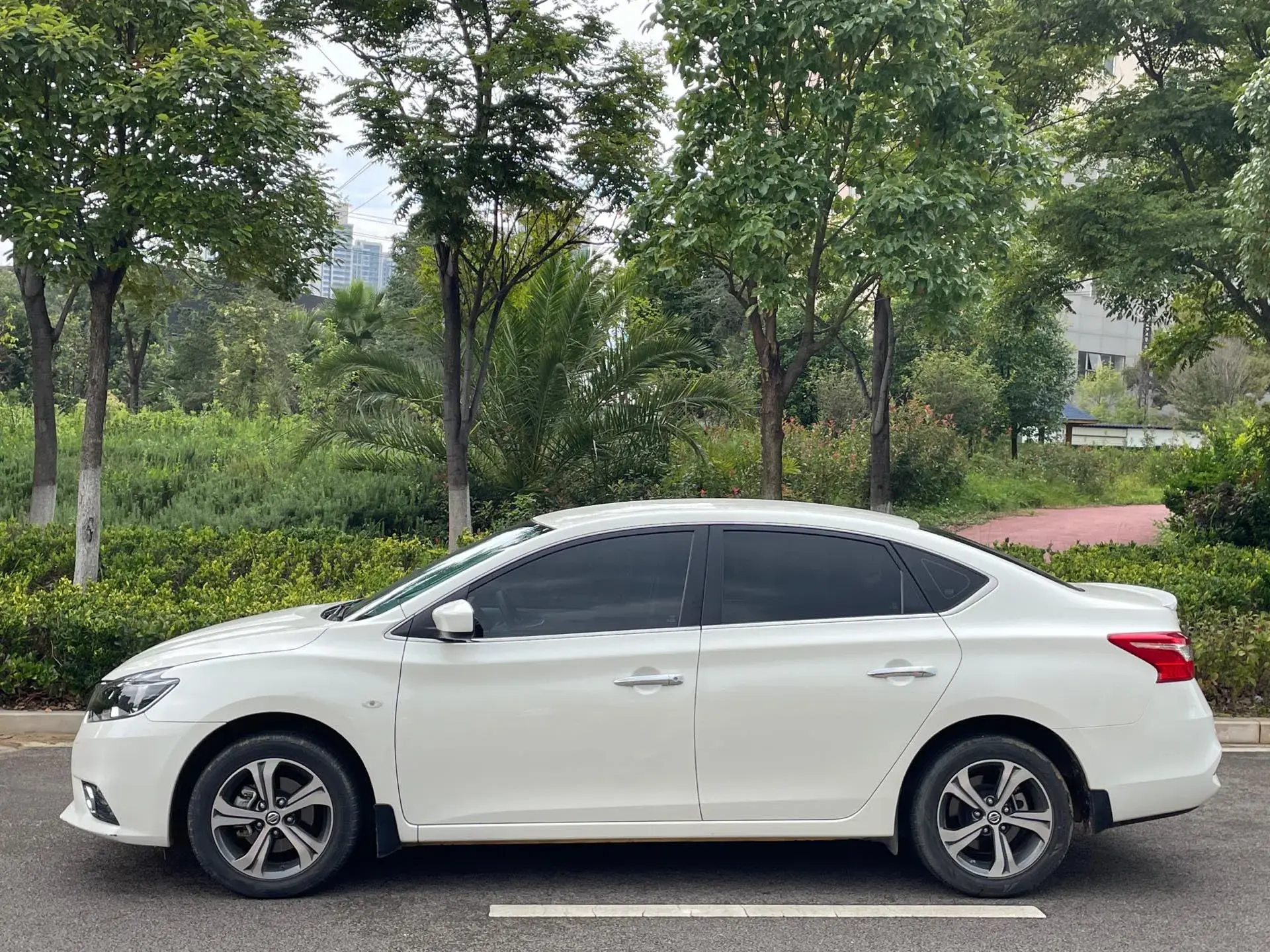 2021 NISSAN SYLPHY thumbnail 3