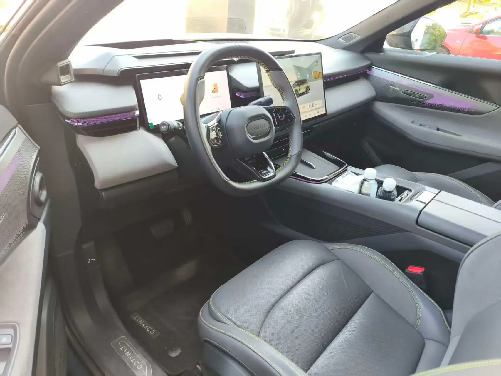 2025 LYNK&CO 08 thumbnail 3