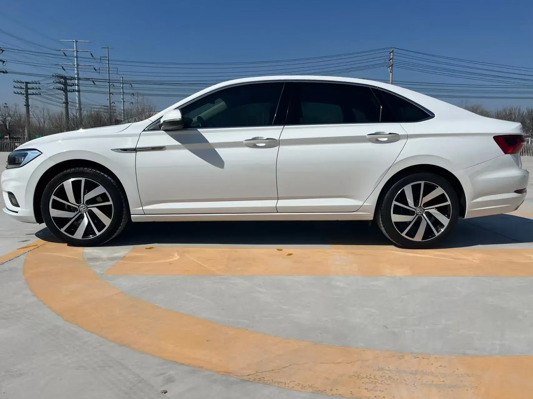 2022 VOLKSWAGEN SAGITAR thumbnail 4