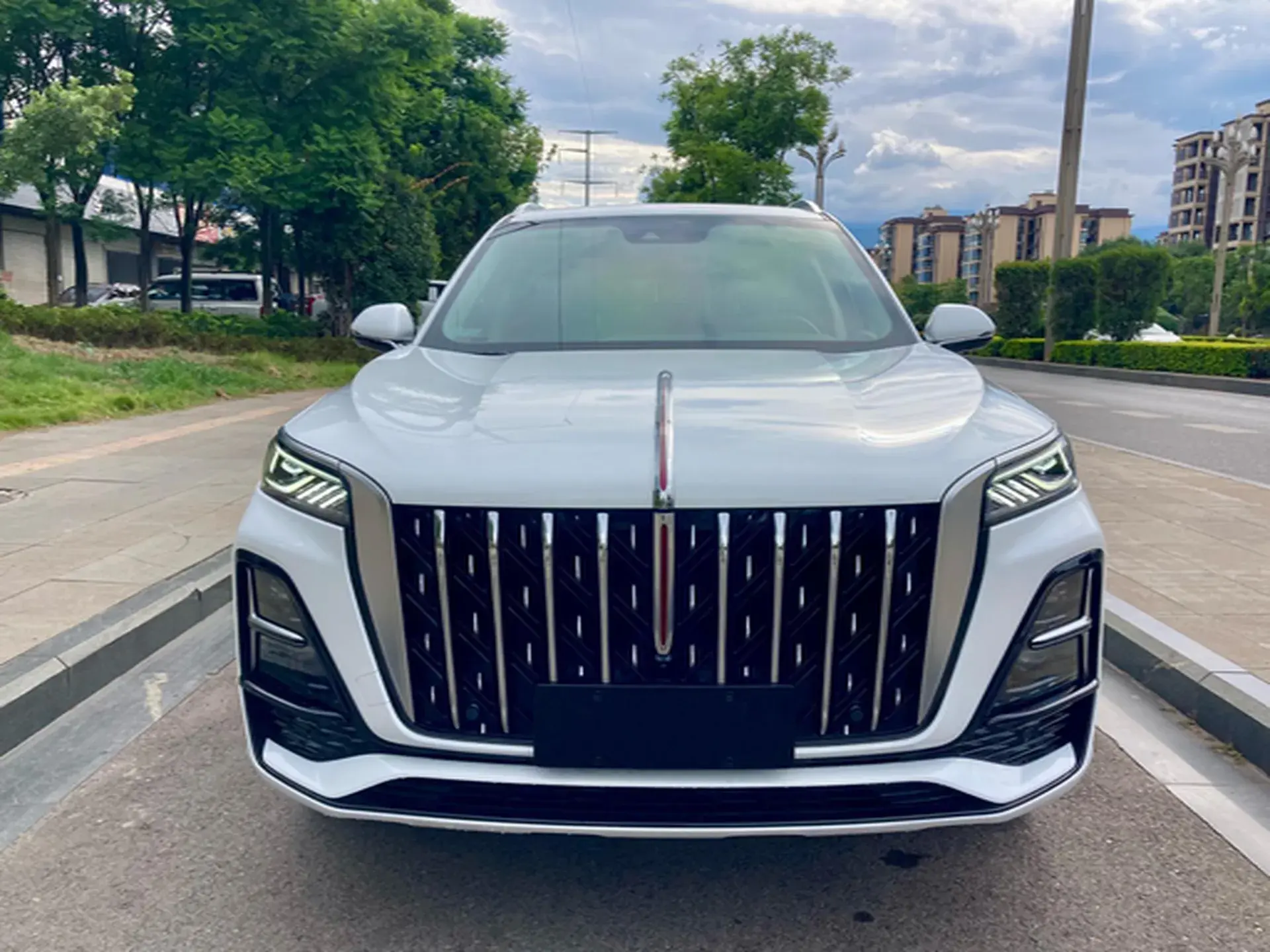 2023 HONGQI HS5 thumbnail 2