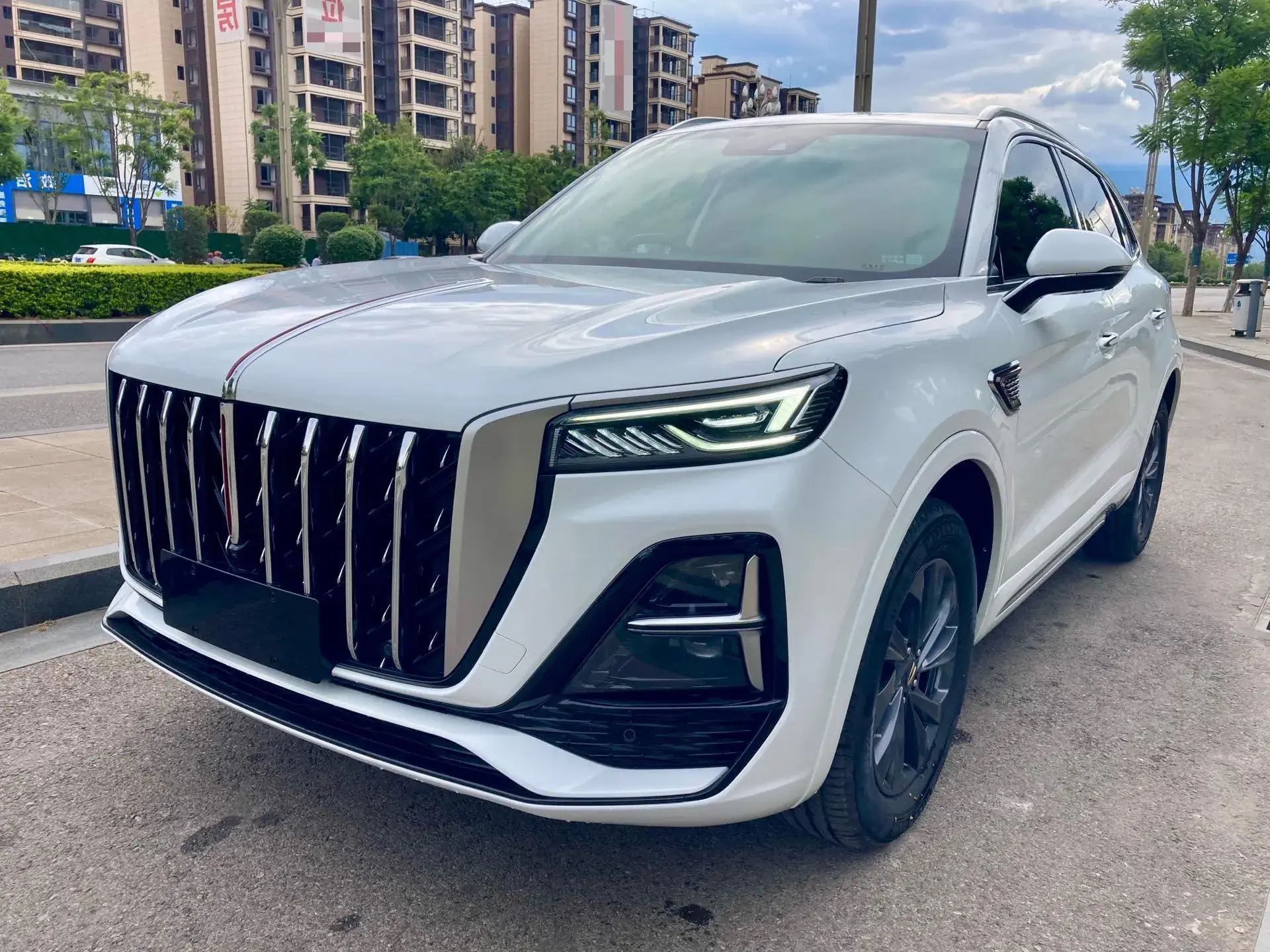 2023 HONGQI HS5 view 1