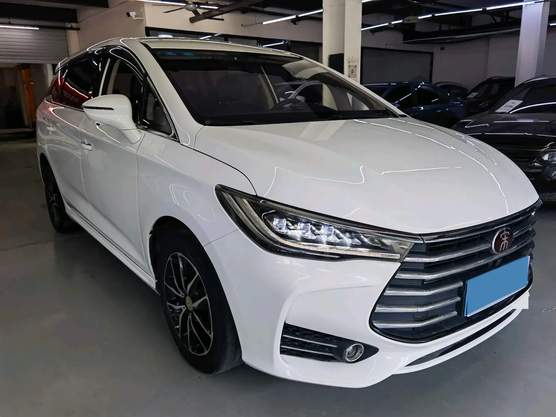 2017 BYD SONG thumbnail 3