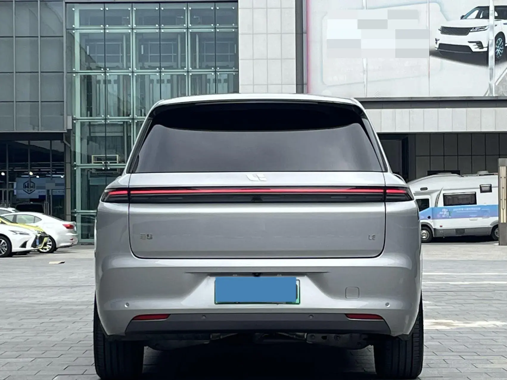 2023 LI L8 thumbnail 4