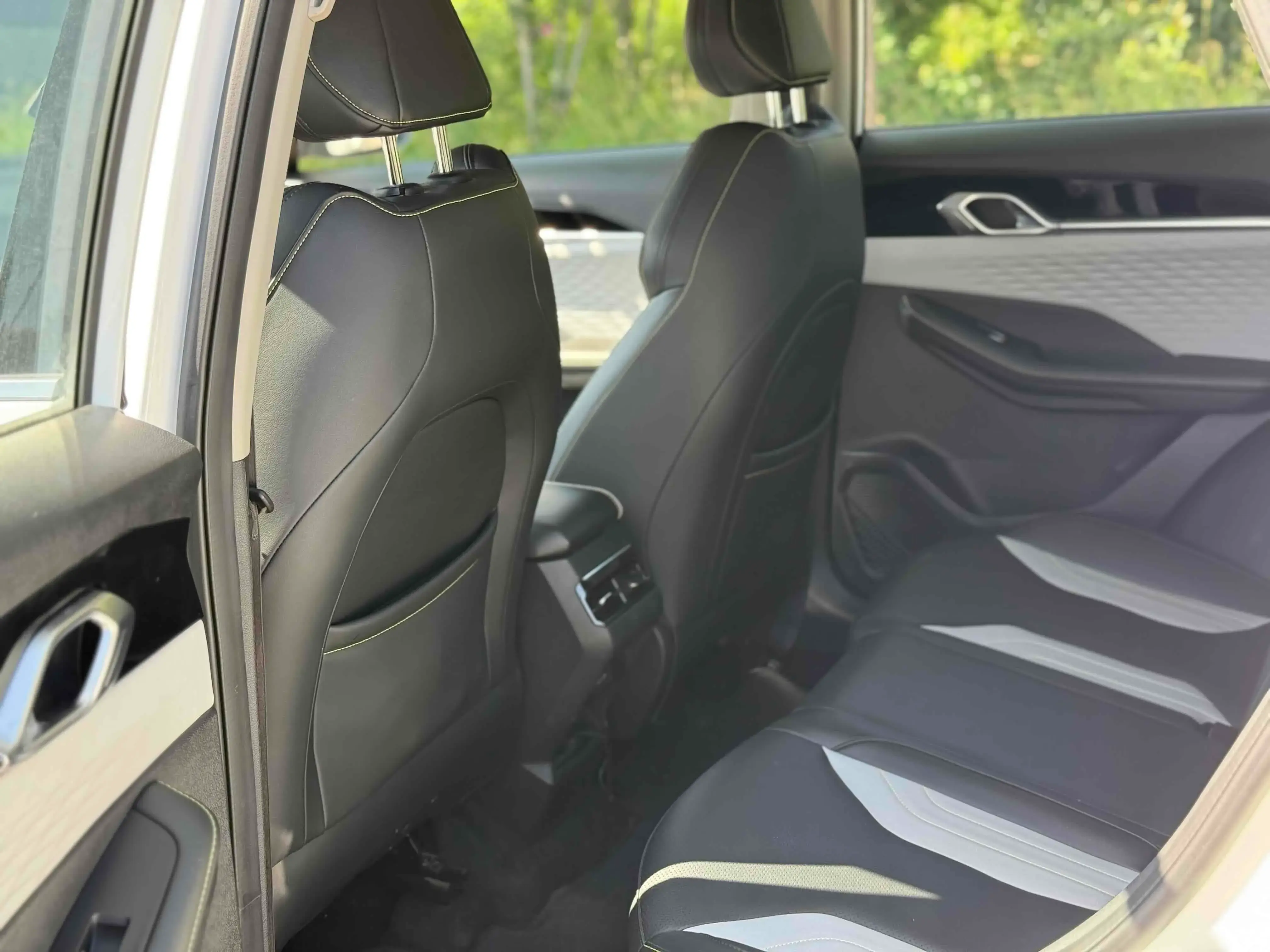 2022 GEELY COOLRAY thumbnail 4