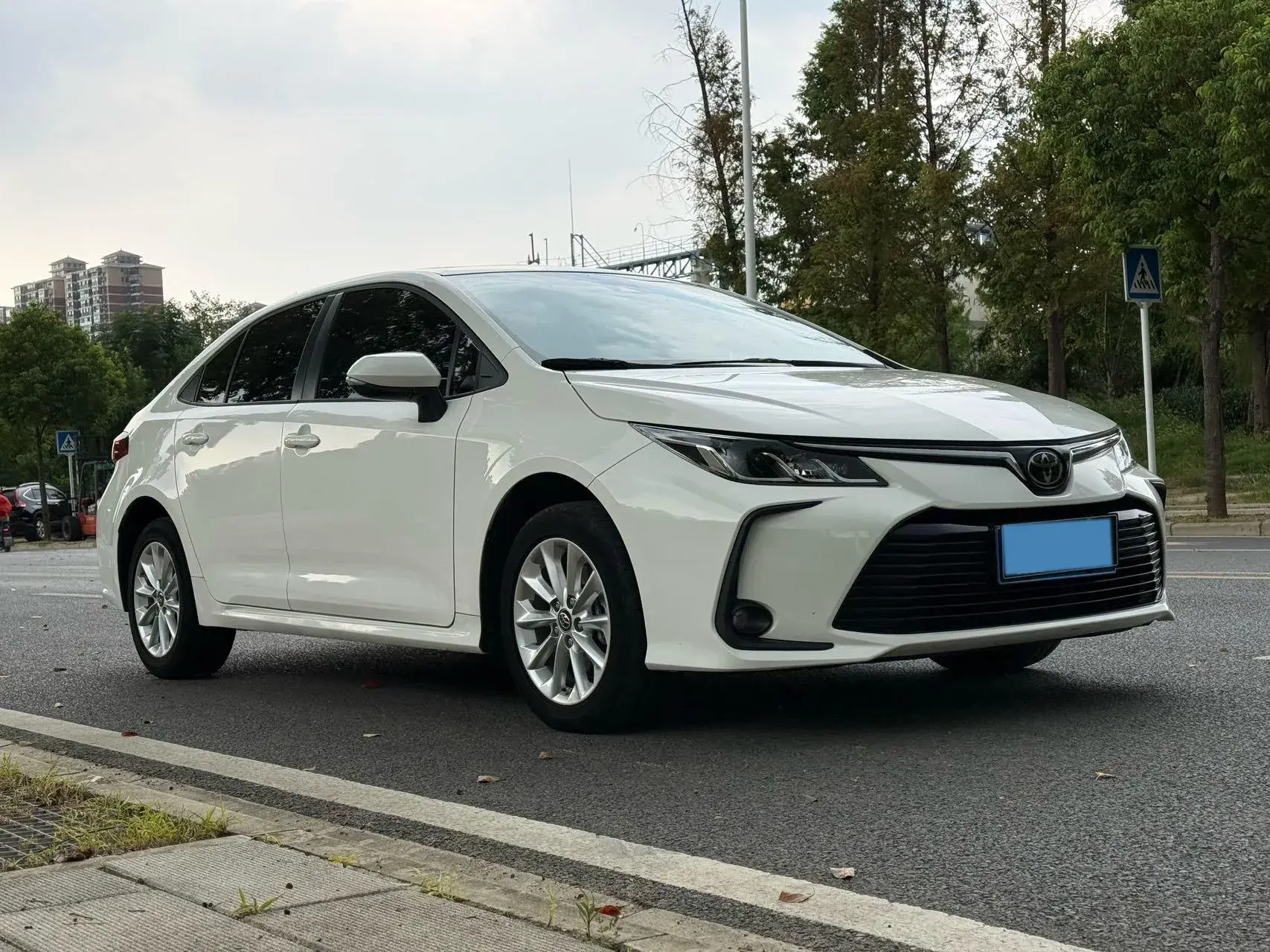 2021 TOYOTA COROLLA thumbnail 3