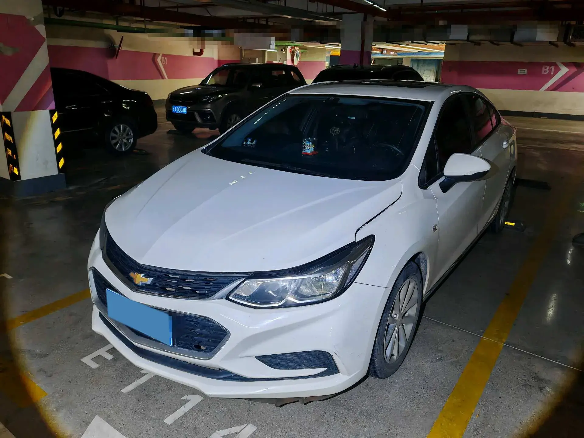 2018 CHEVROLET CRUZE view 1