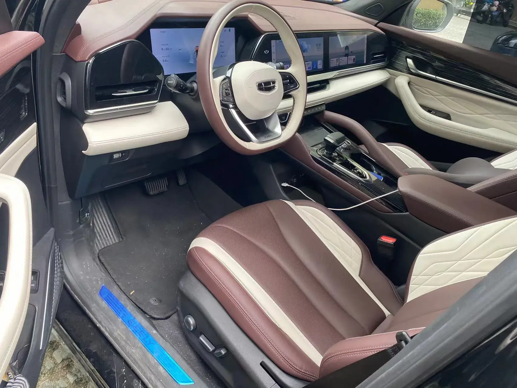 2024 GEELY MONJARO thumbnail 3