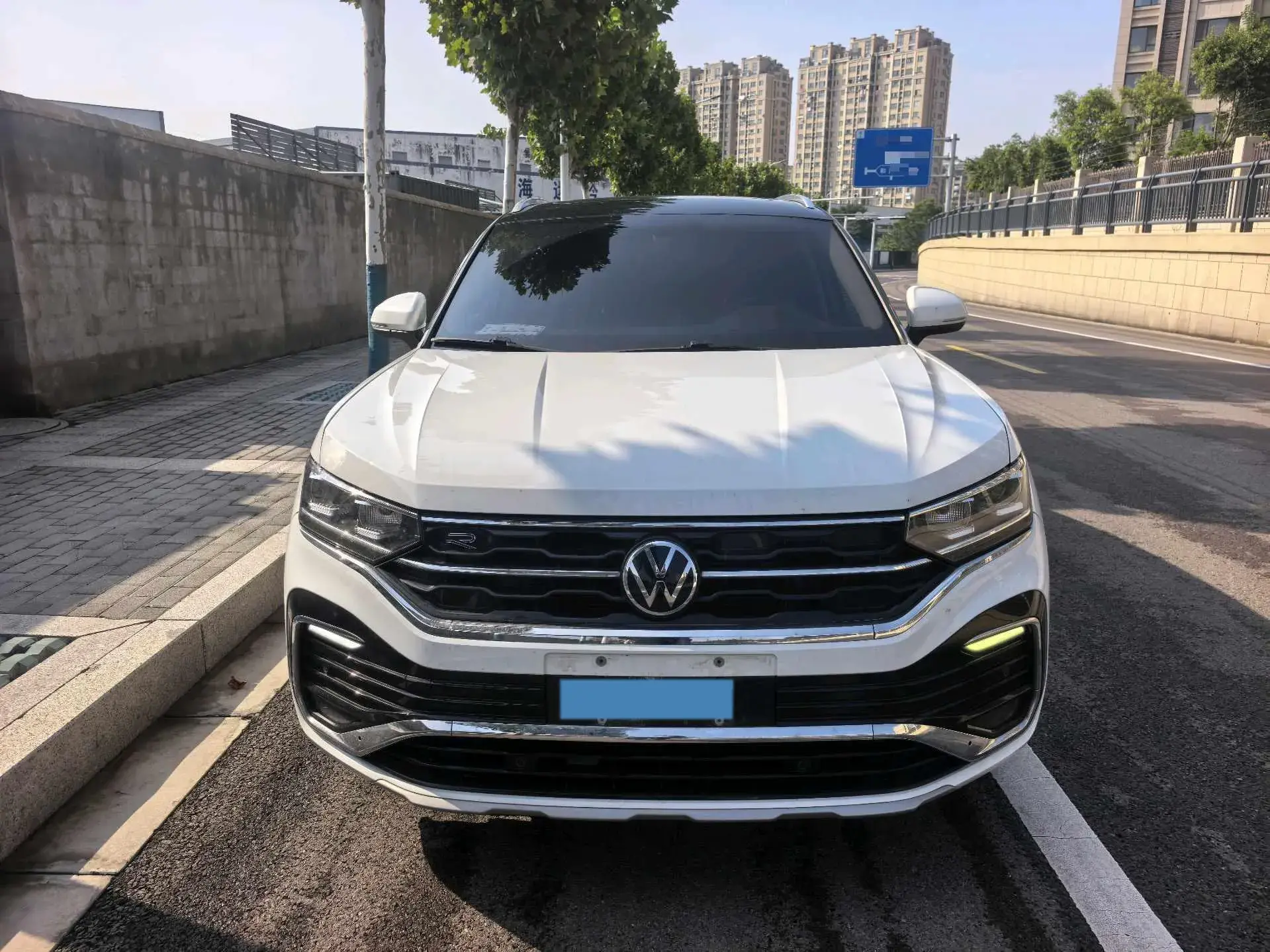 2020 VOLKSWAGEN TAYRON thumbnail 3