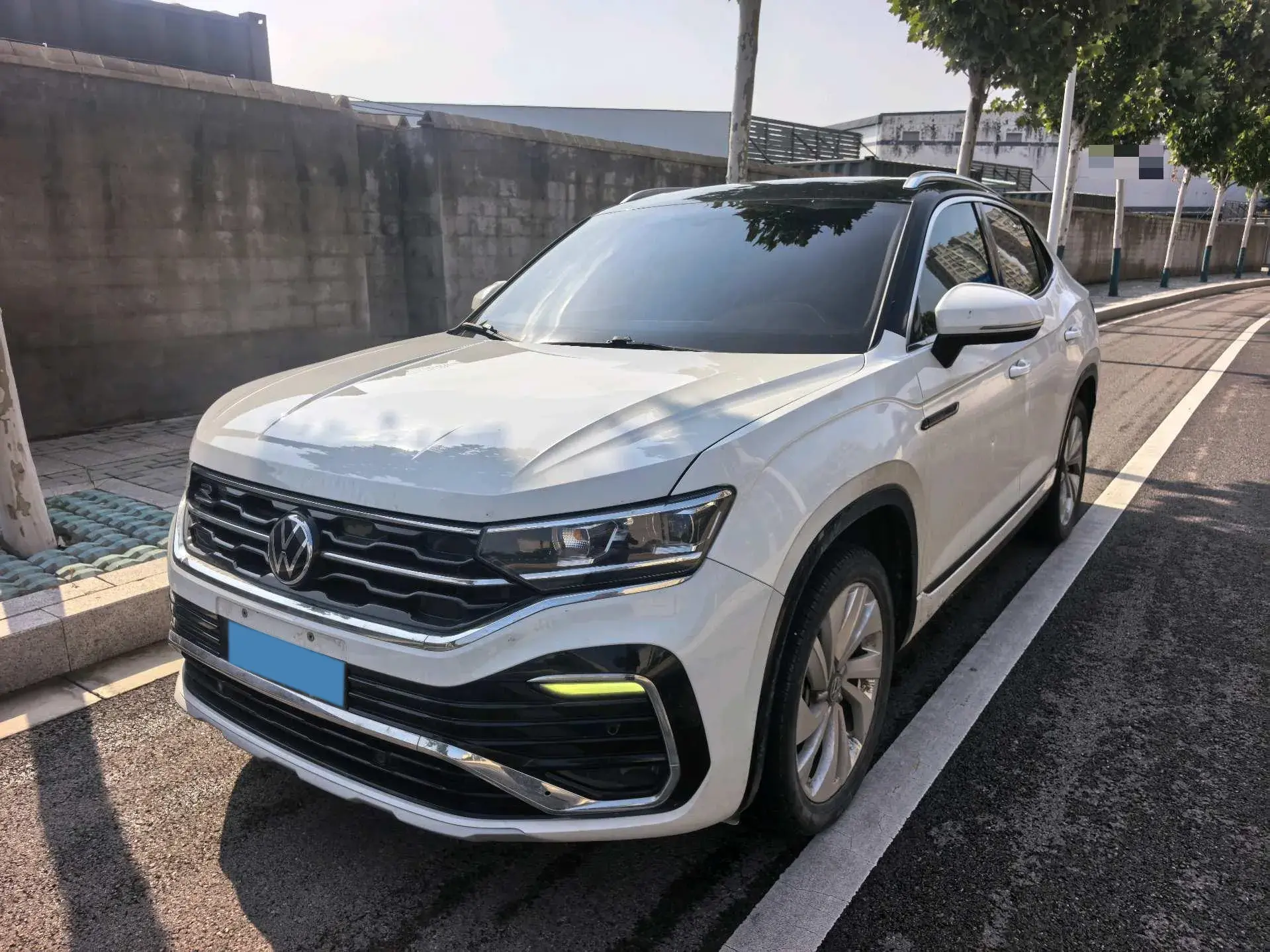 2020 VOLKSWAGEN TAYRON view 1