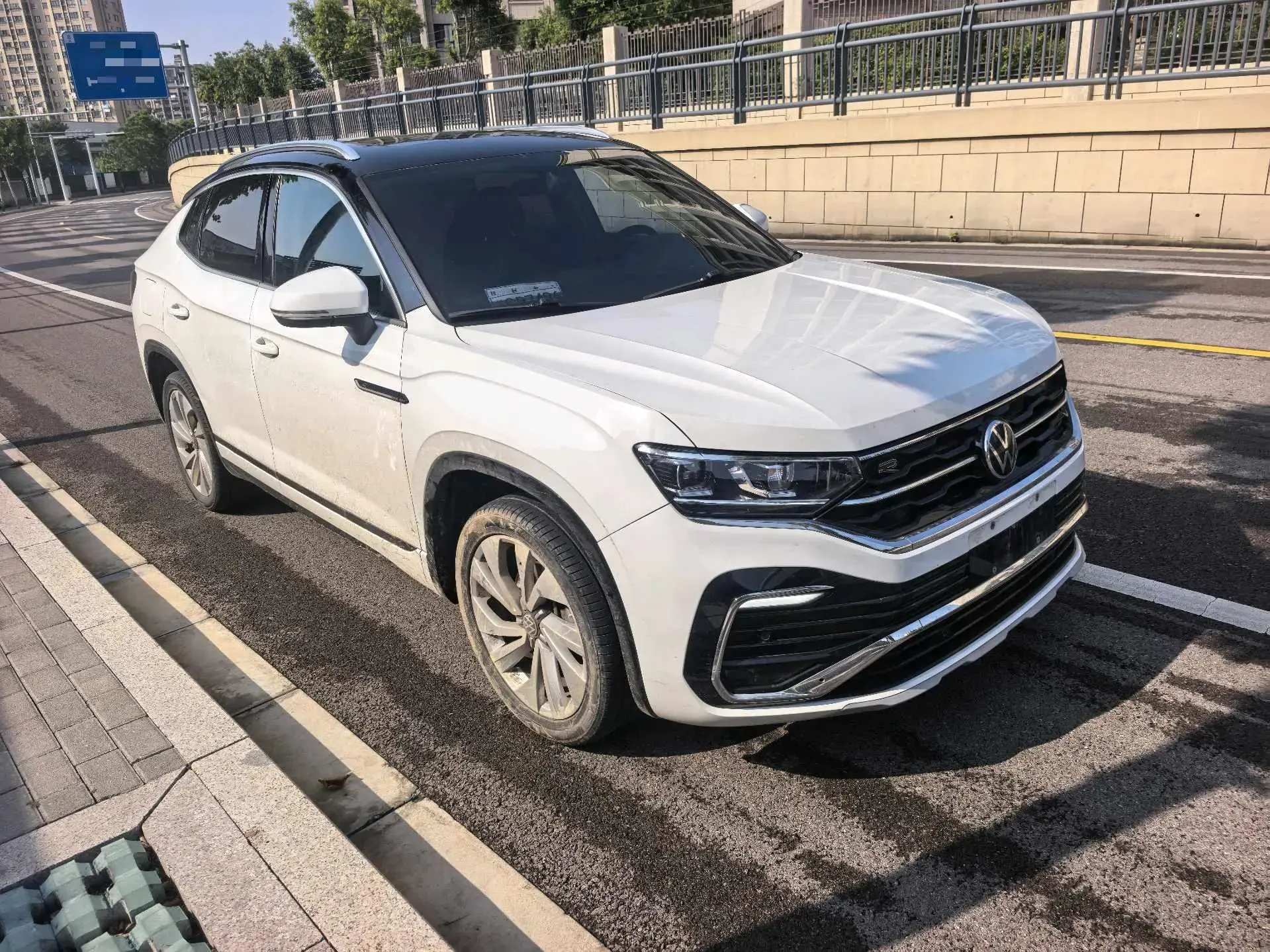 2020 VOLKSWAGEN TAYRON thumbnail 2