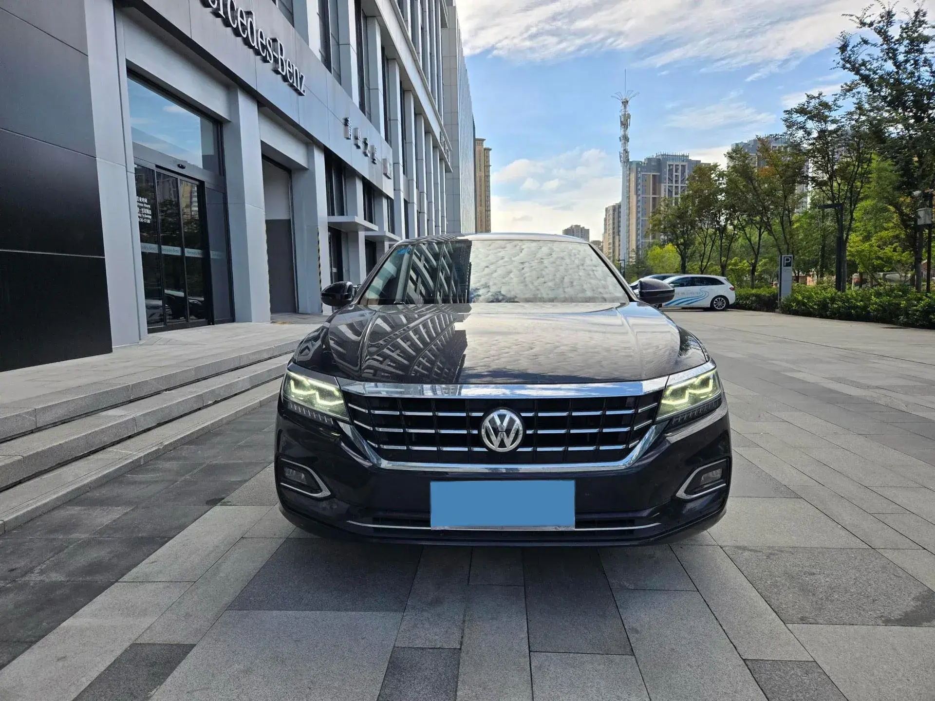 2019 VOLKSWAGEN PASSAT thumbnail 2