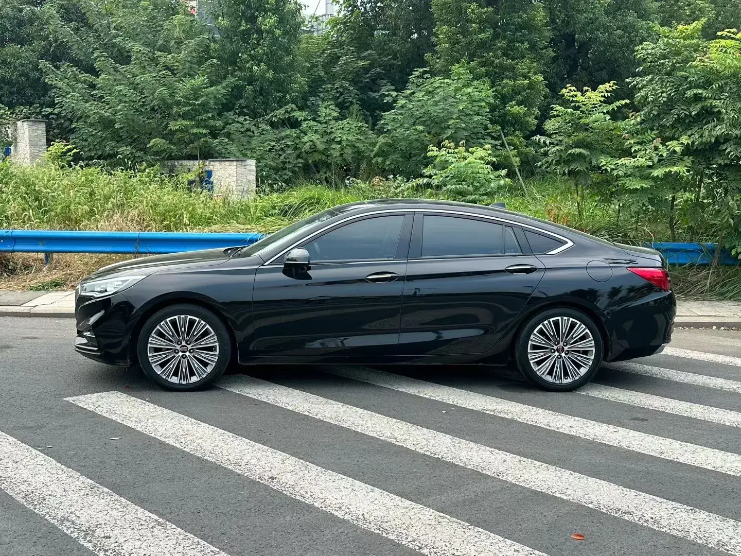 2020 HONGQI H5 thumbnail 3