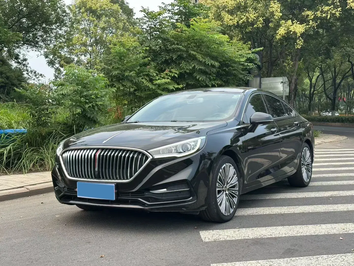 2020 HONGQI H5 view 1