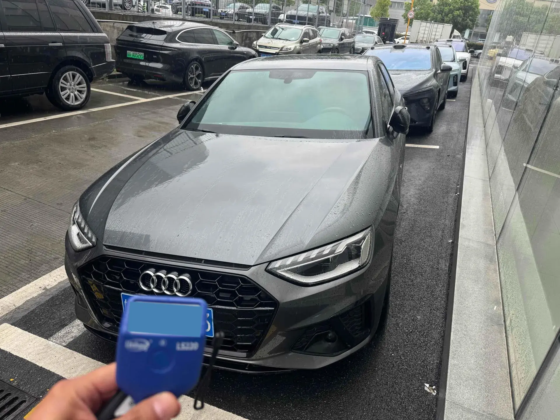 2023 AUDI A4L thumbnail 2