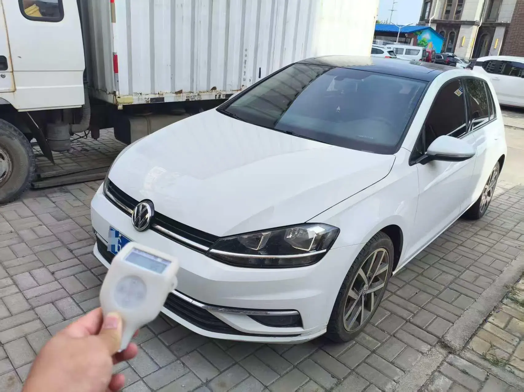 2020 VOLKSWAGEN GOLF view 1