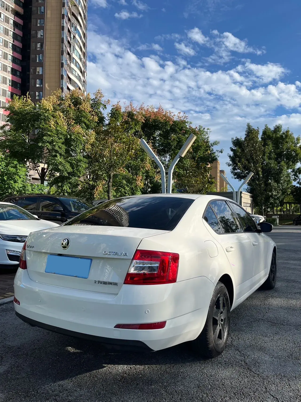 2017 SKODA OCTAVIA thumbnail 4