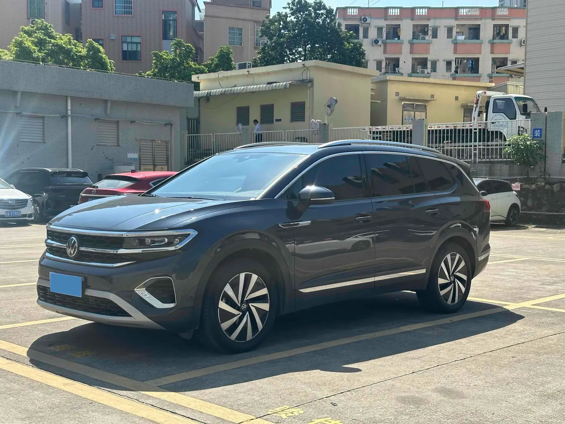 2021 VOLKSWAGEN TALAGON view 1