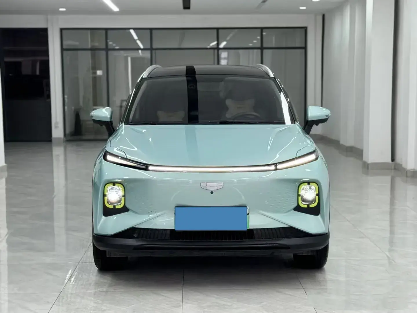 2023 GEOMETRY E thumbnail 2