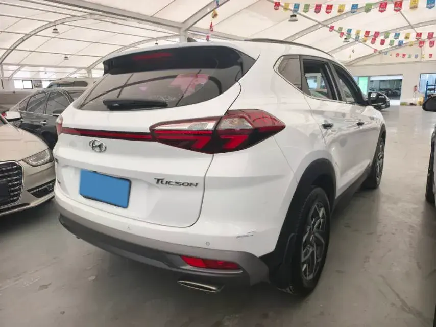 2019 HYUNDAI TUCSON thumbnail 3