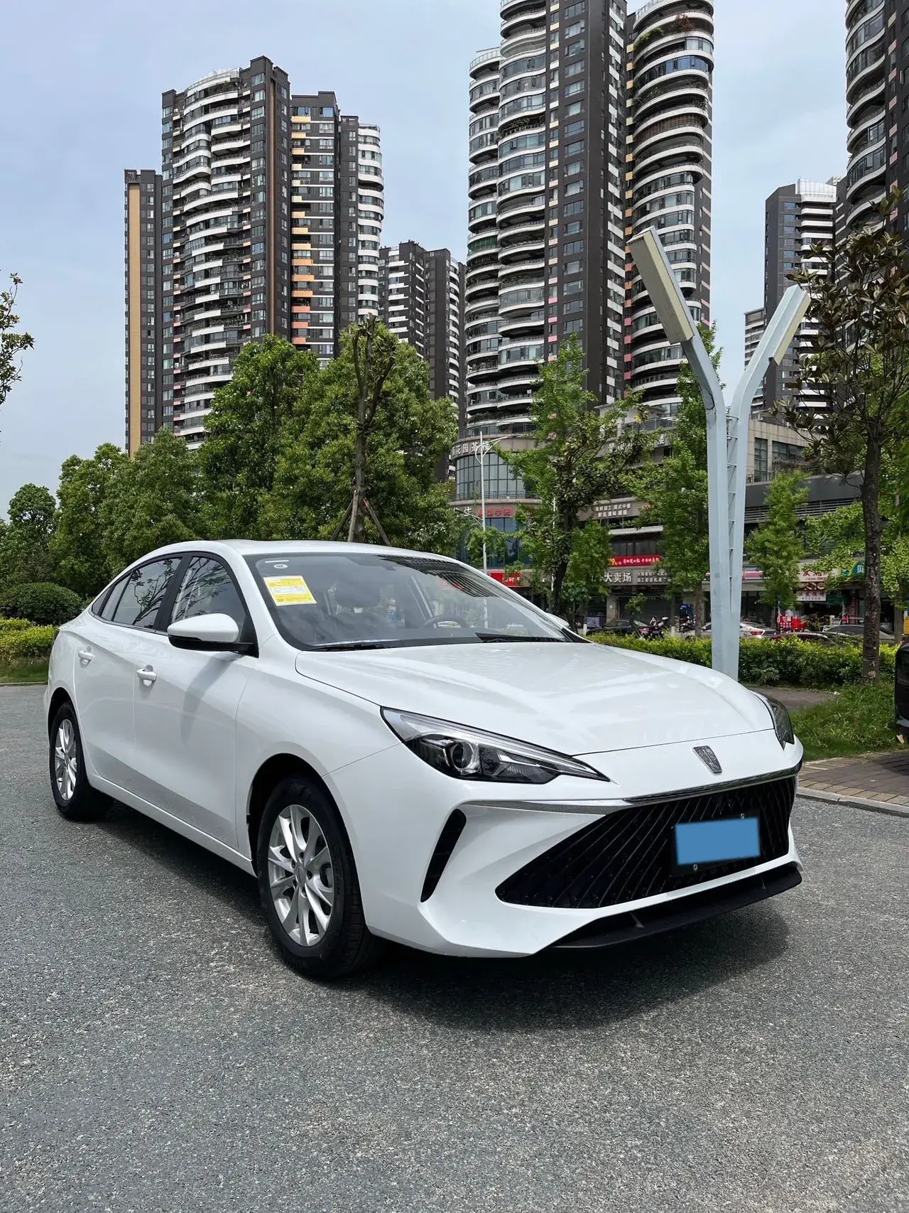 2024 ROEWE I5 thumbnail 3