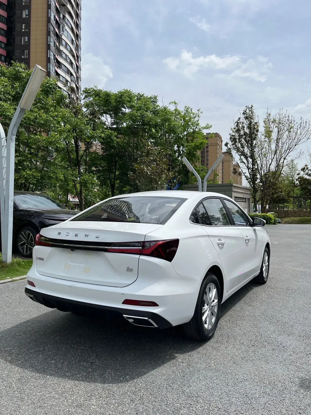 2024 ROEWE I5 thumbnail 4