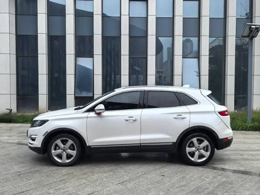 2018 LINCOLN MKC thumbnail 3