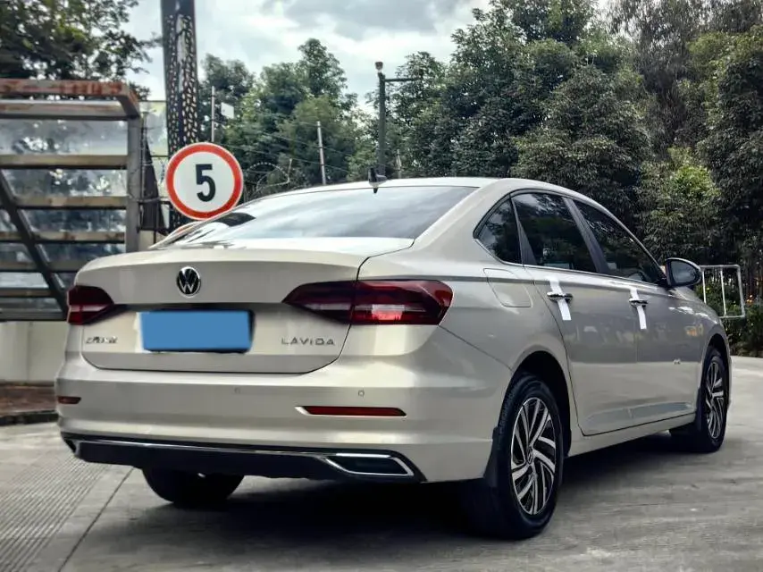 2022 VOLKSWAGEN LAVIDA thumbnail 4