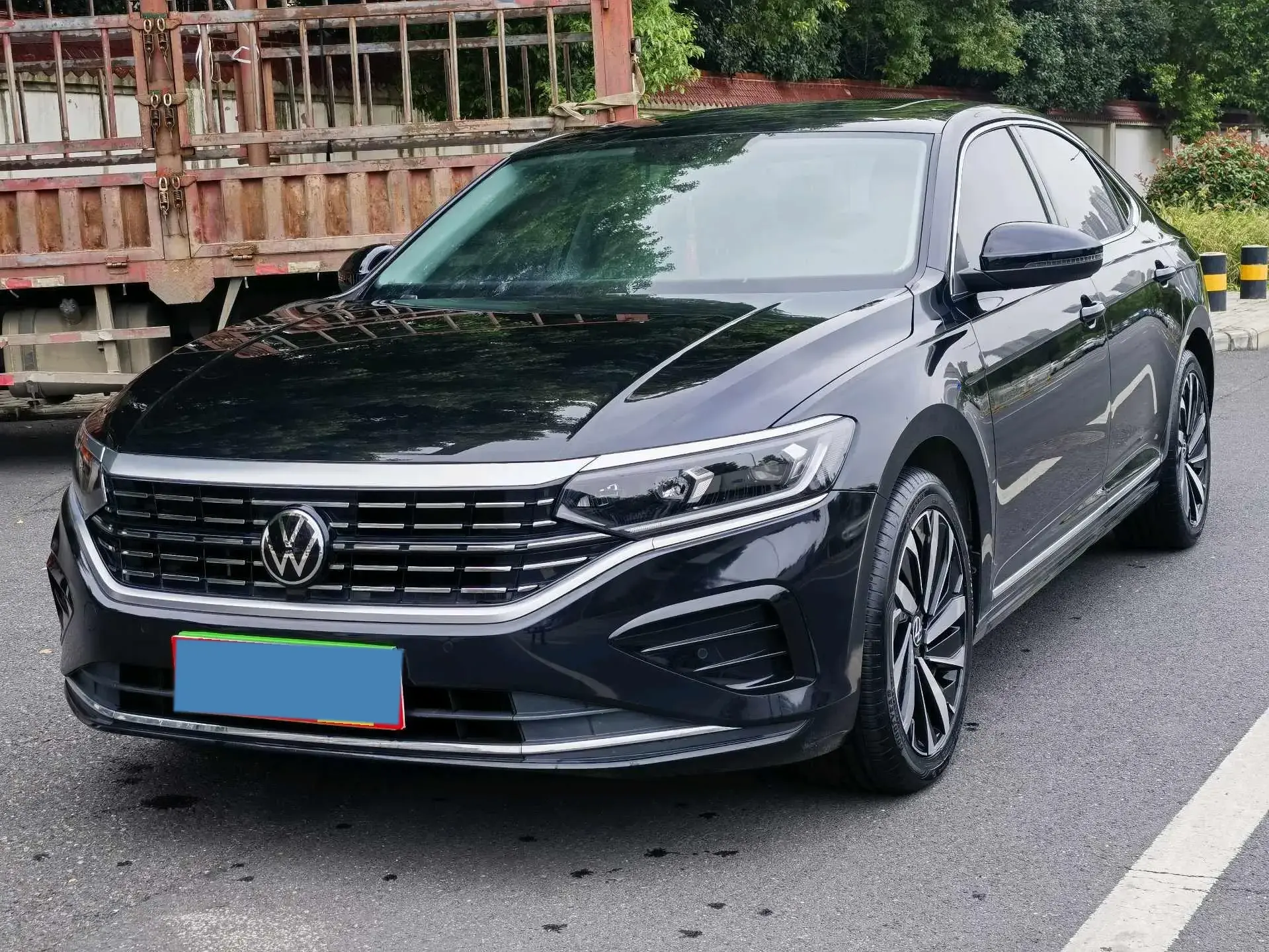 2023 VOLKSWAGEN PASSAT view 1