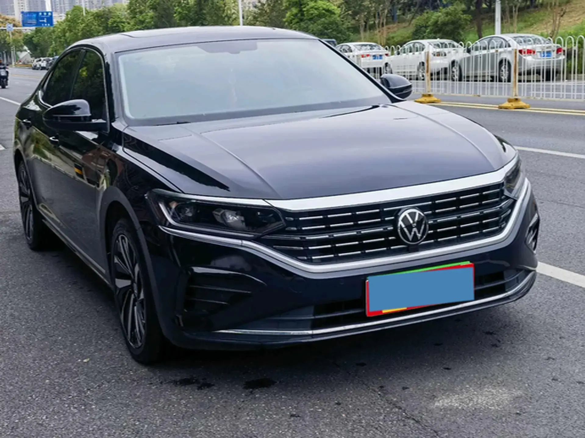 2023 VOLKSWAGEN PASSAT thumbnail 3