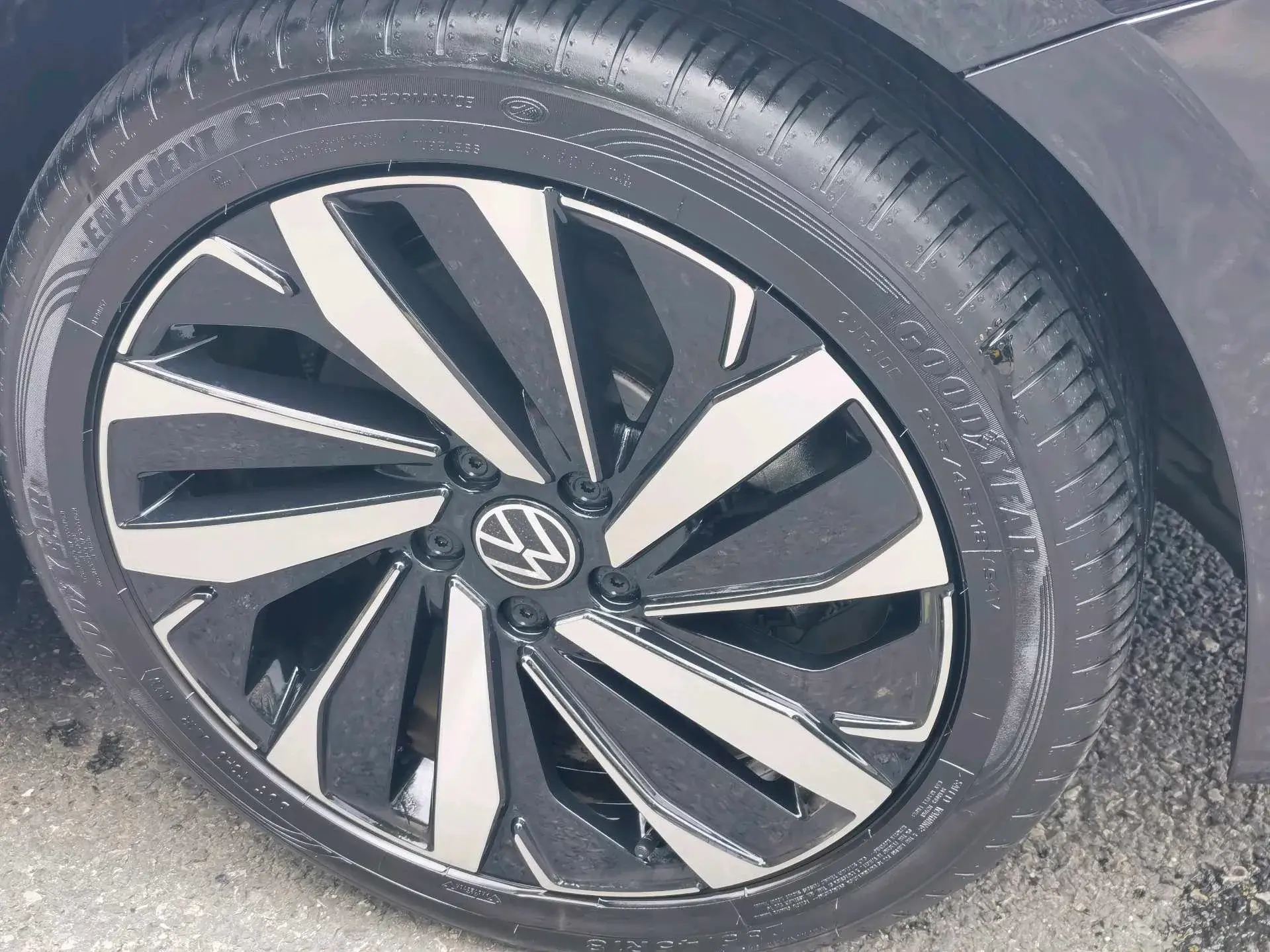 2023 VOLKSWAGEN PASSAT thumbnail 4