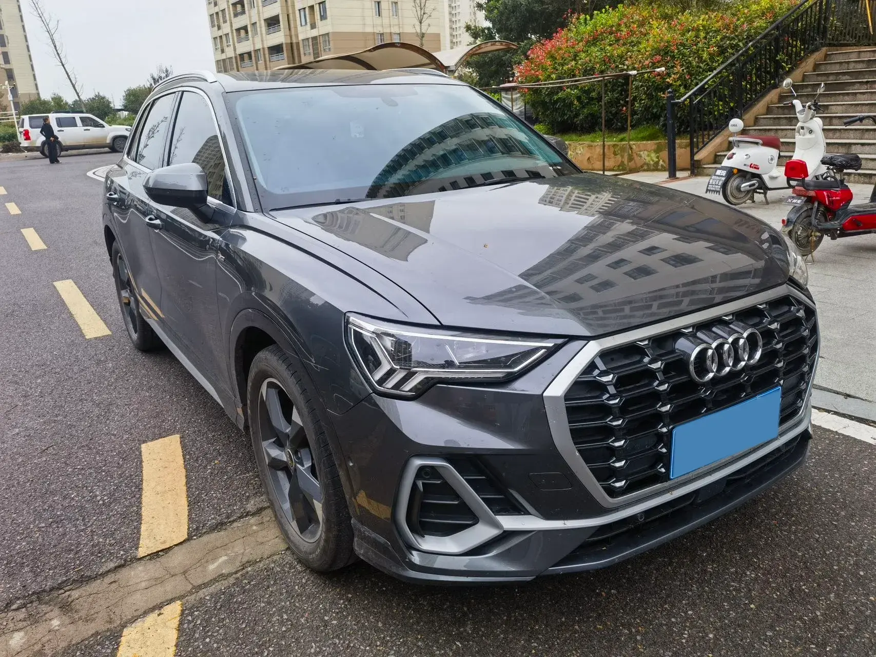 2023 AUDI Q2L thumbnail 3