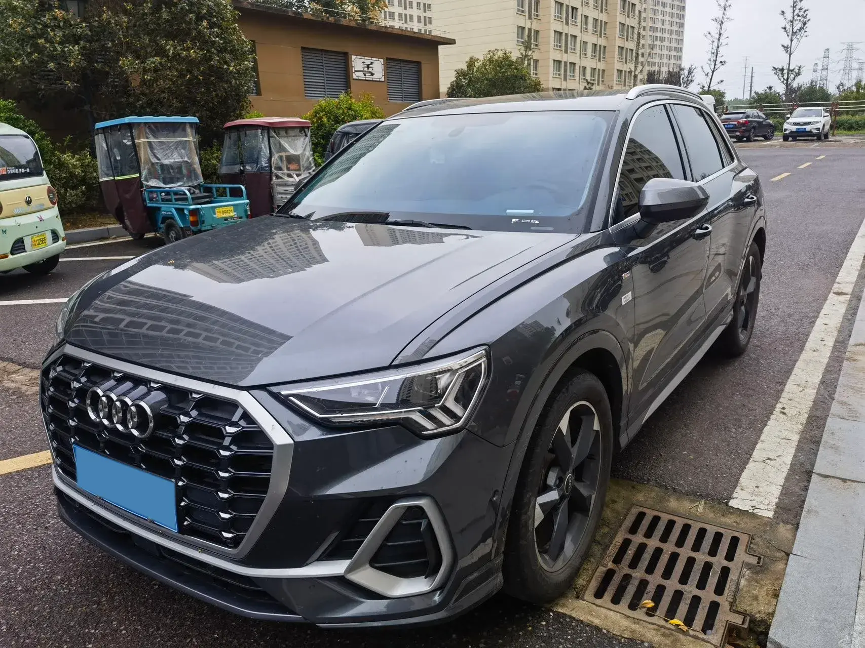 2023 AUDI Q2L view 1