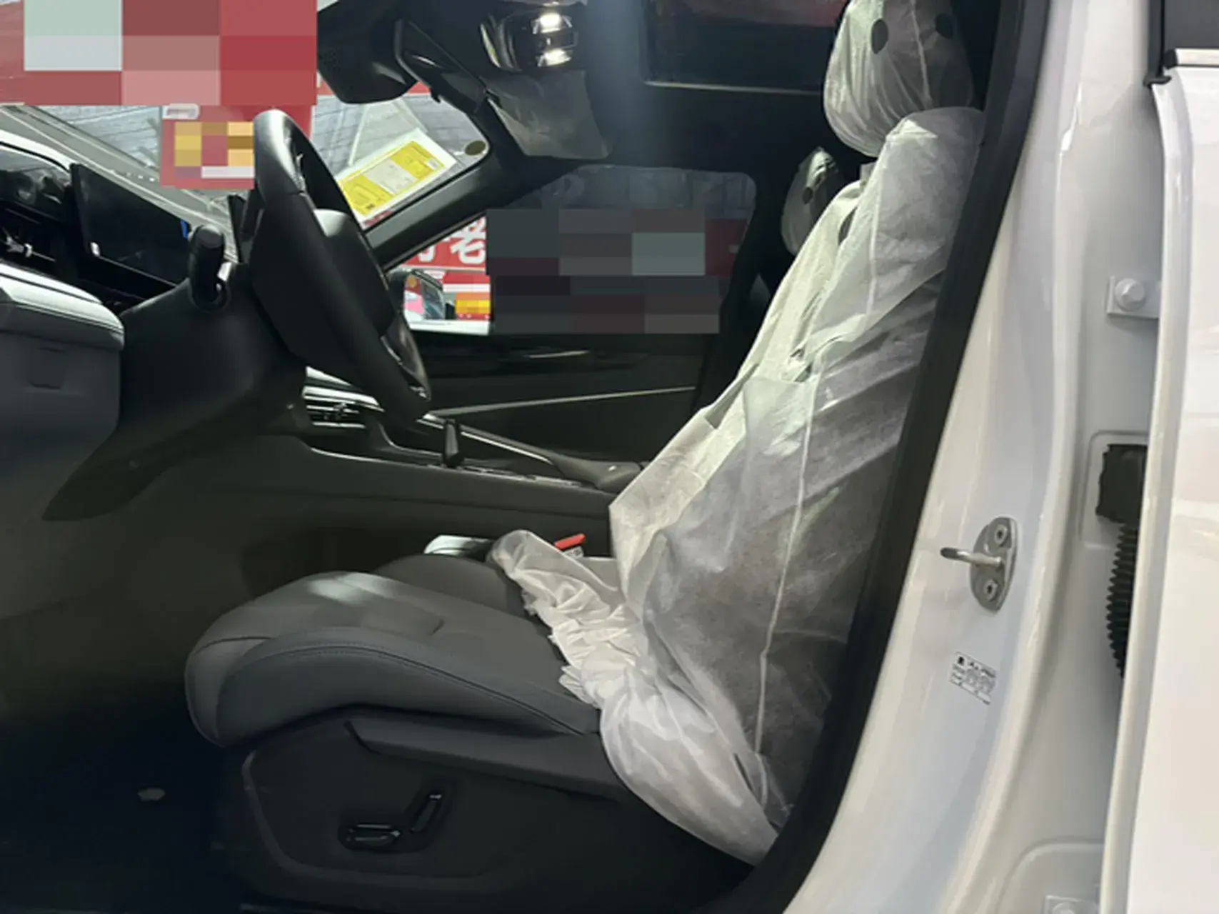 2023 GEELY AZKARRA thumbnail 4