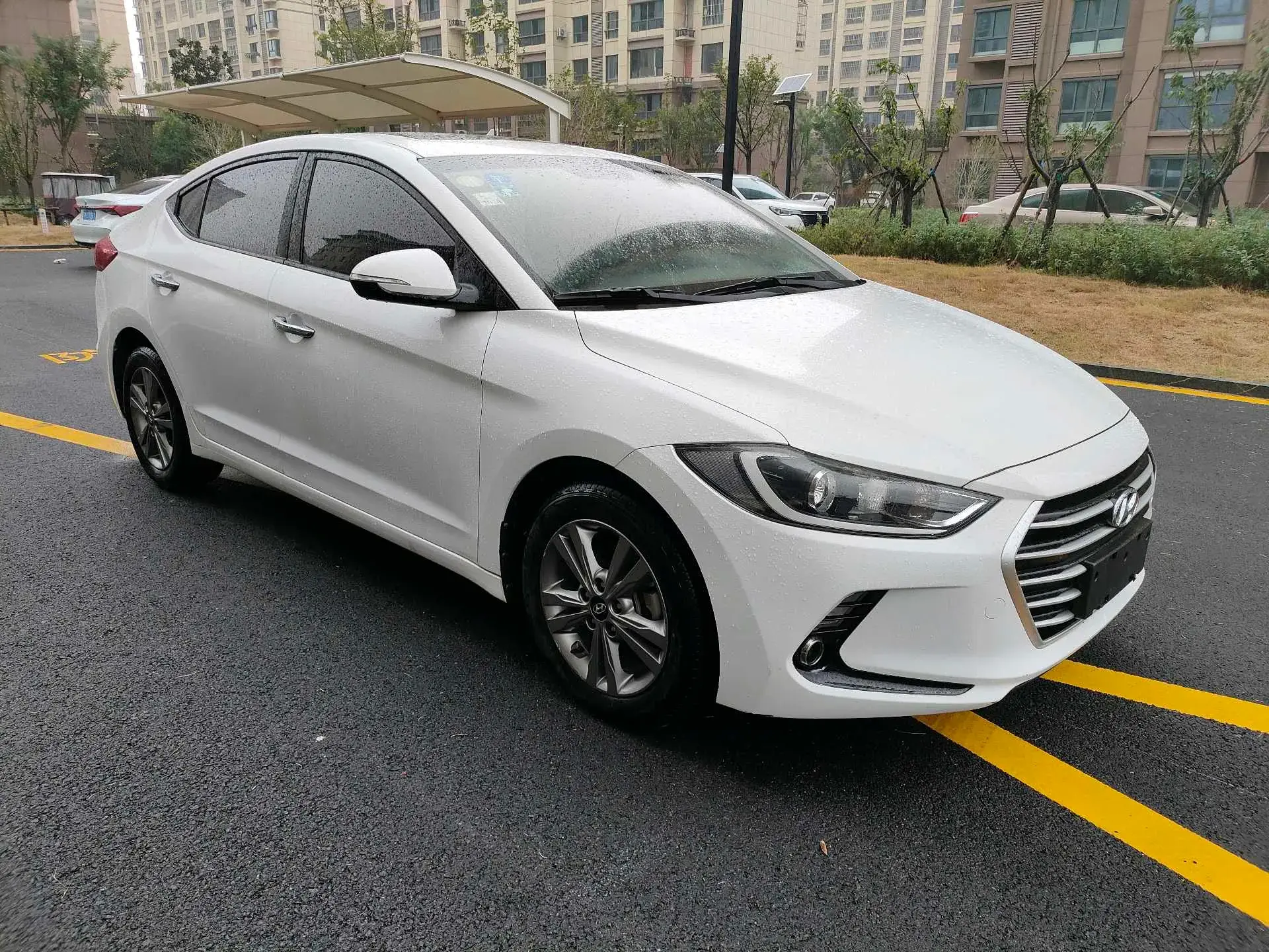 2016 HYUNDAI ELANTRA thumbnail 3